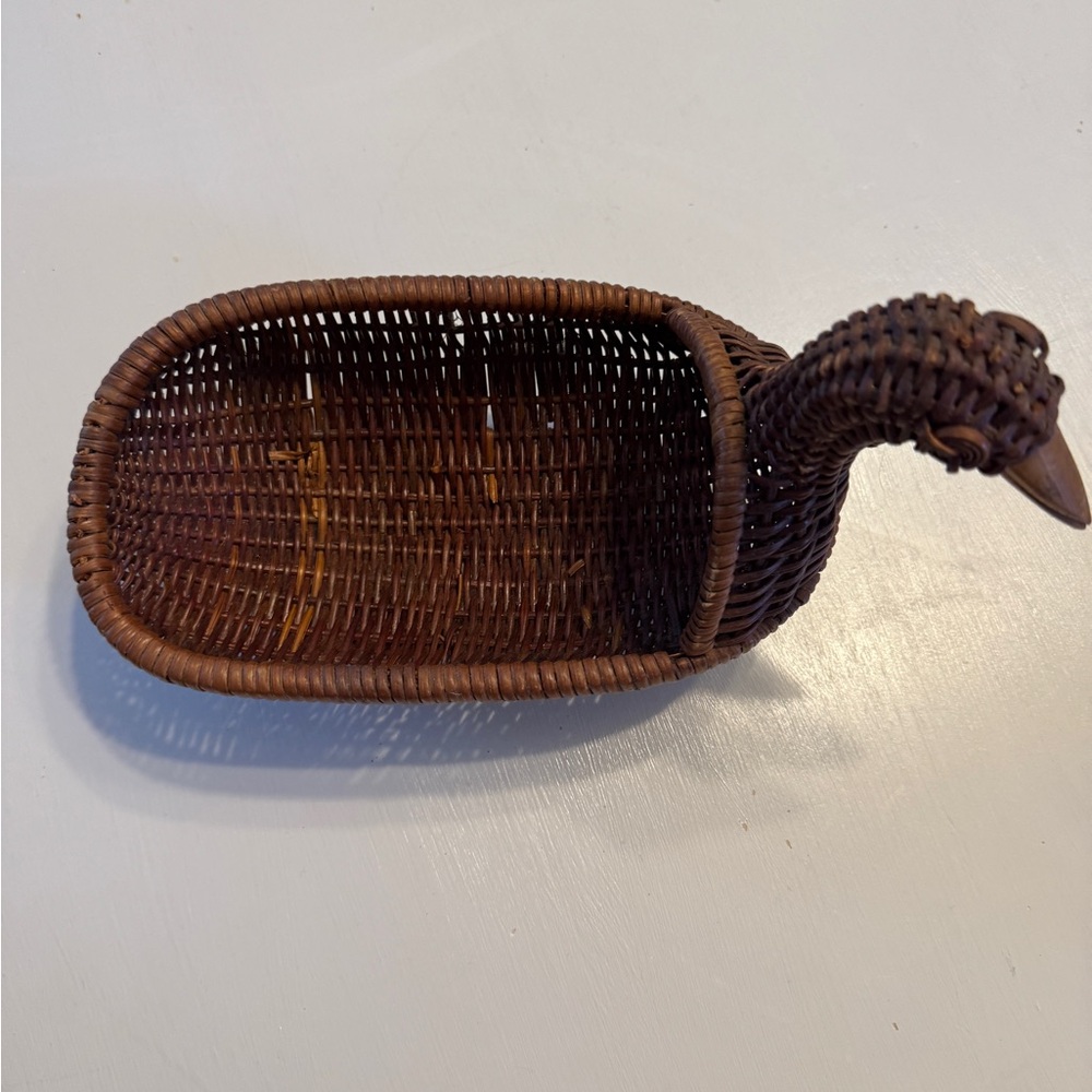 Vintage Brown Wicker/Rattan Duck/Chicken Basket - Picture 2 of 5